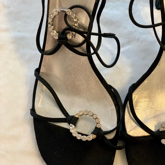 Stuart Weitzman Black Strappy Sandal w/Silver Rhinestone Circle Emblems Sz 10! - Picture 3 of 12